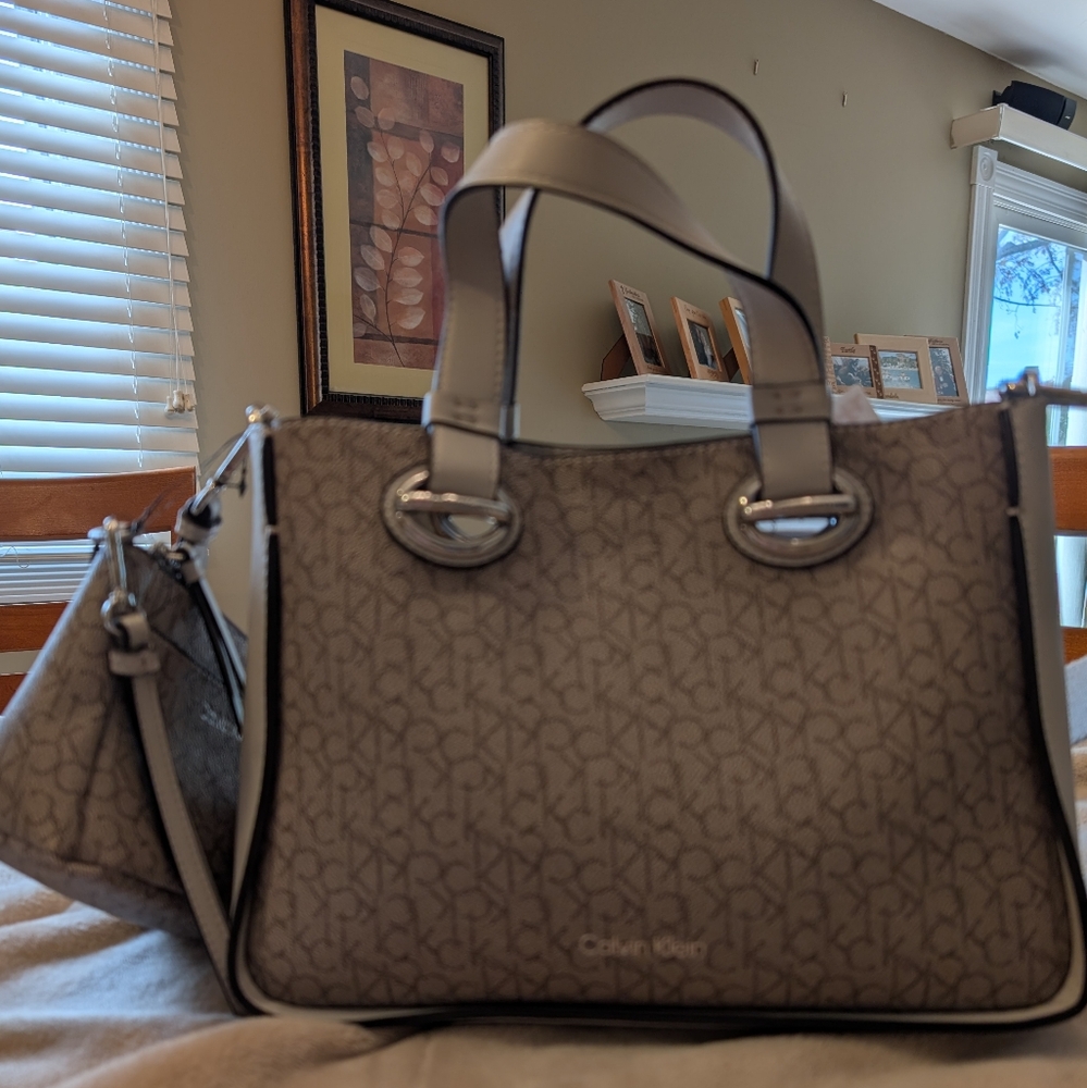 NWT Calvin Klein Purse with Wristlet